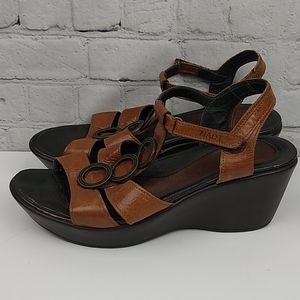 Naot Shoes Sz 40 Sandal Wedge Ankle Strap Brown
